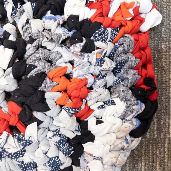 Upcycled Rag Rug Boho Red Black White 21" Round Handmade - Picture 4 of 6